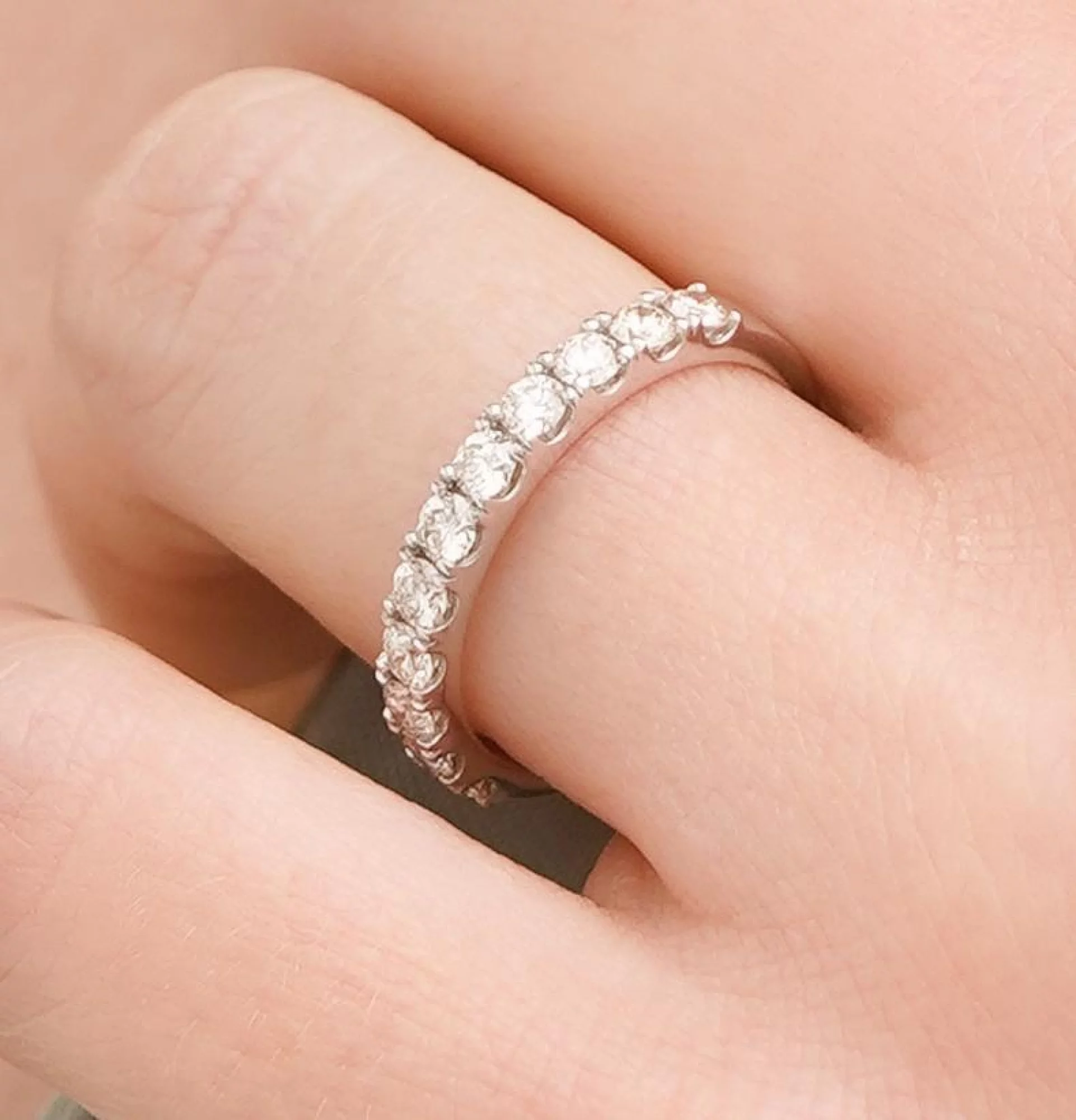 Золотое кольцо с бриллиантами - 1737346 – изображение 1