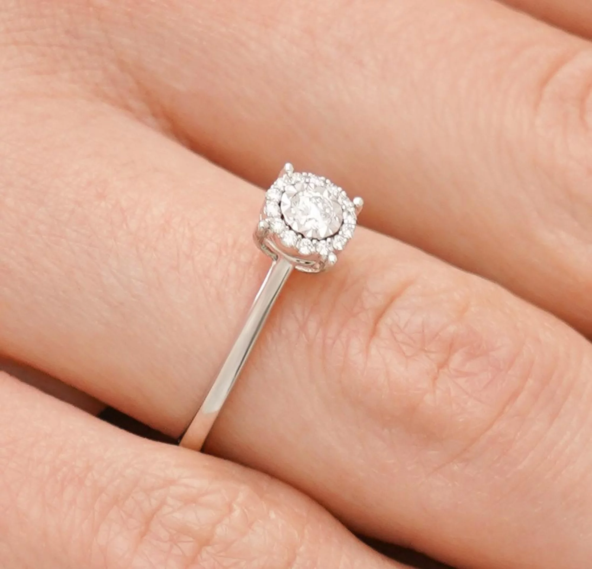 Золотое помолвочное кольцо с бриллиантами - 1683687 – изображение 2