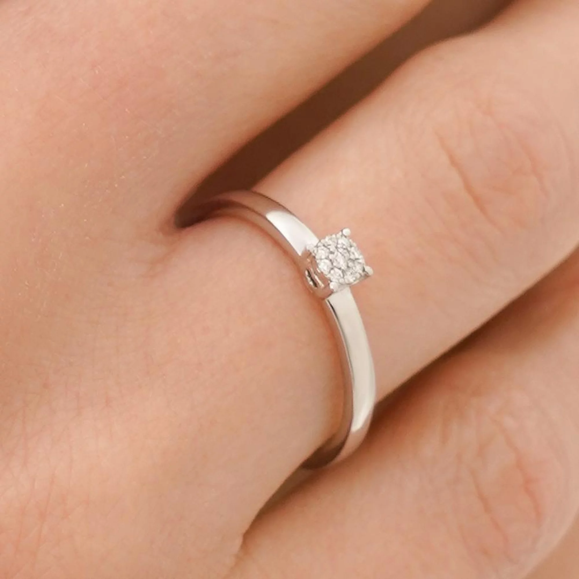 Помолвочное кольцо с бриллиантом из белого золота - 1726071 – изображение 1