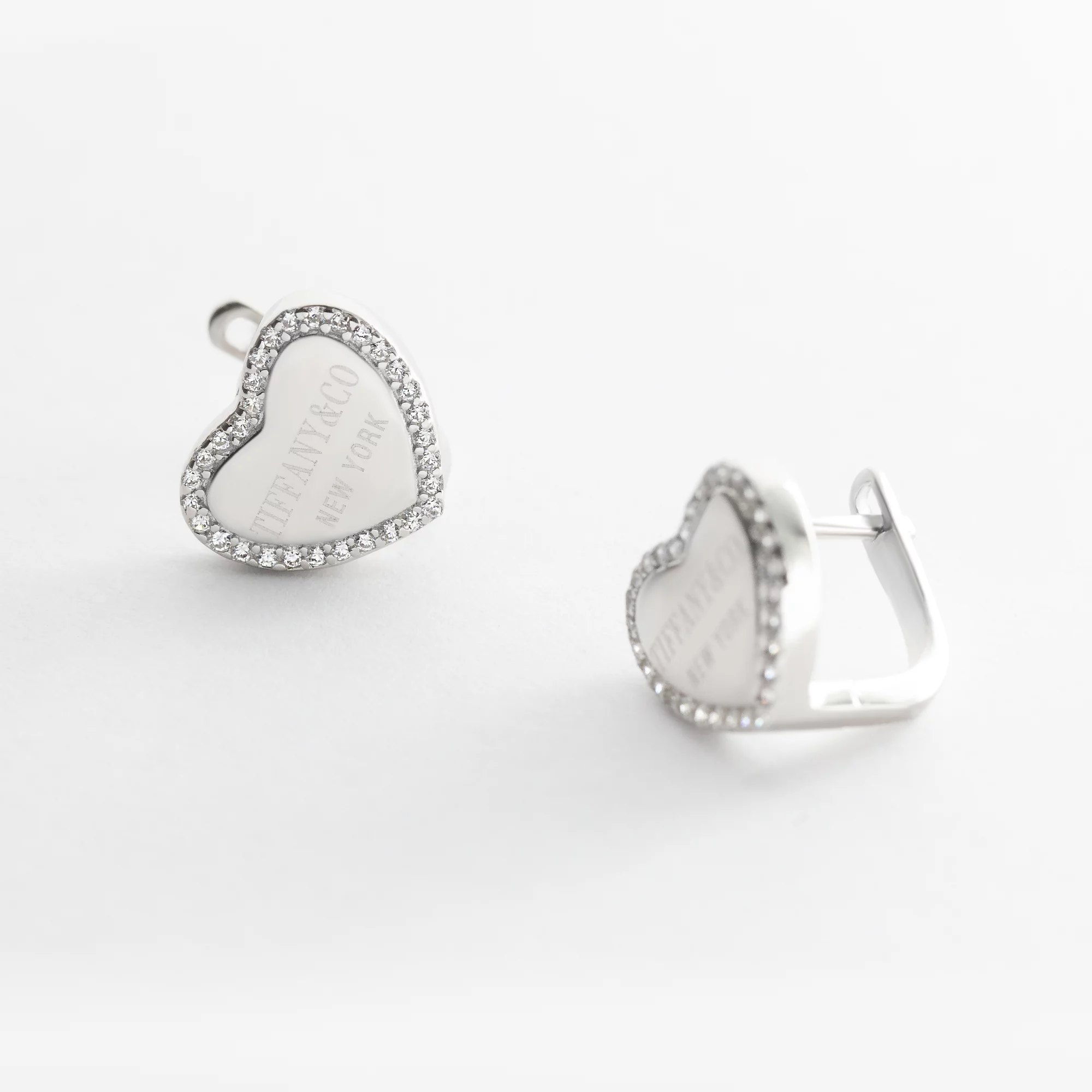 Сережки серебряные с циркониями Сердечки - 375443 – изображение 1