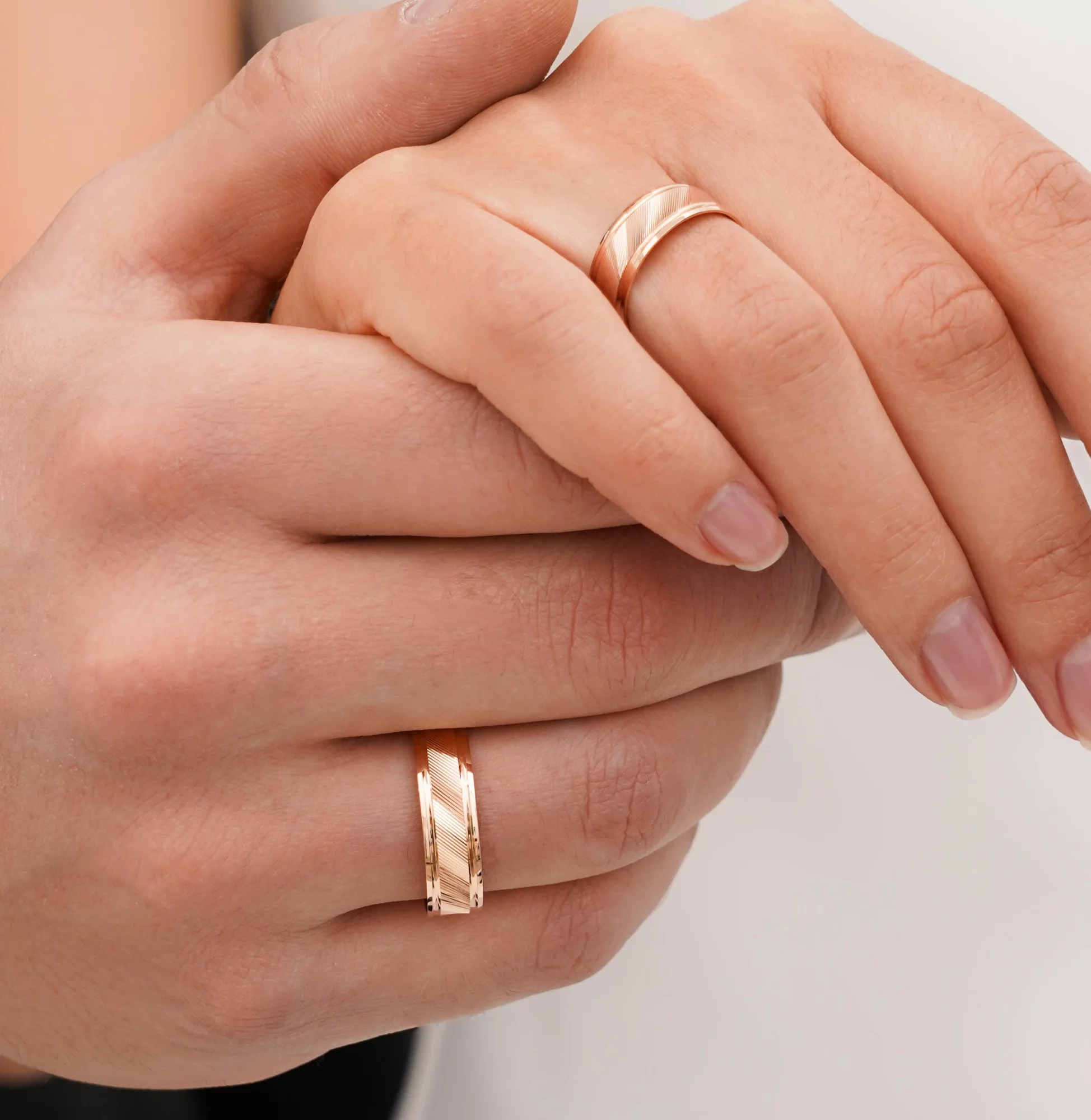 Обручальное кольцо американка с алмазной гранью из красного золота  - 967729 – изображение 2