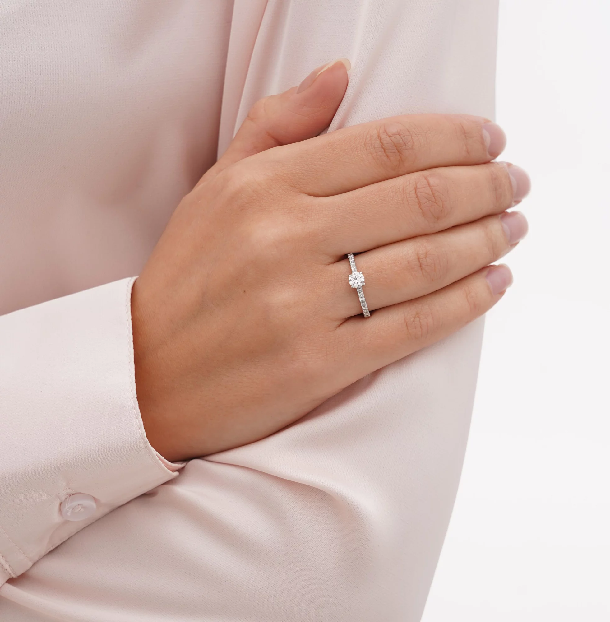 Тонкое кольцо с бриллиантом для помолвки из белого золота - 1644001 – изображение 3