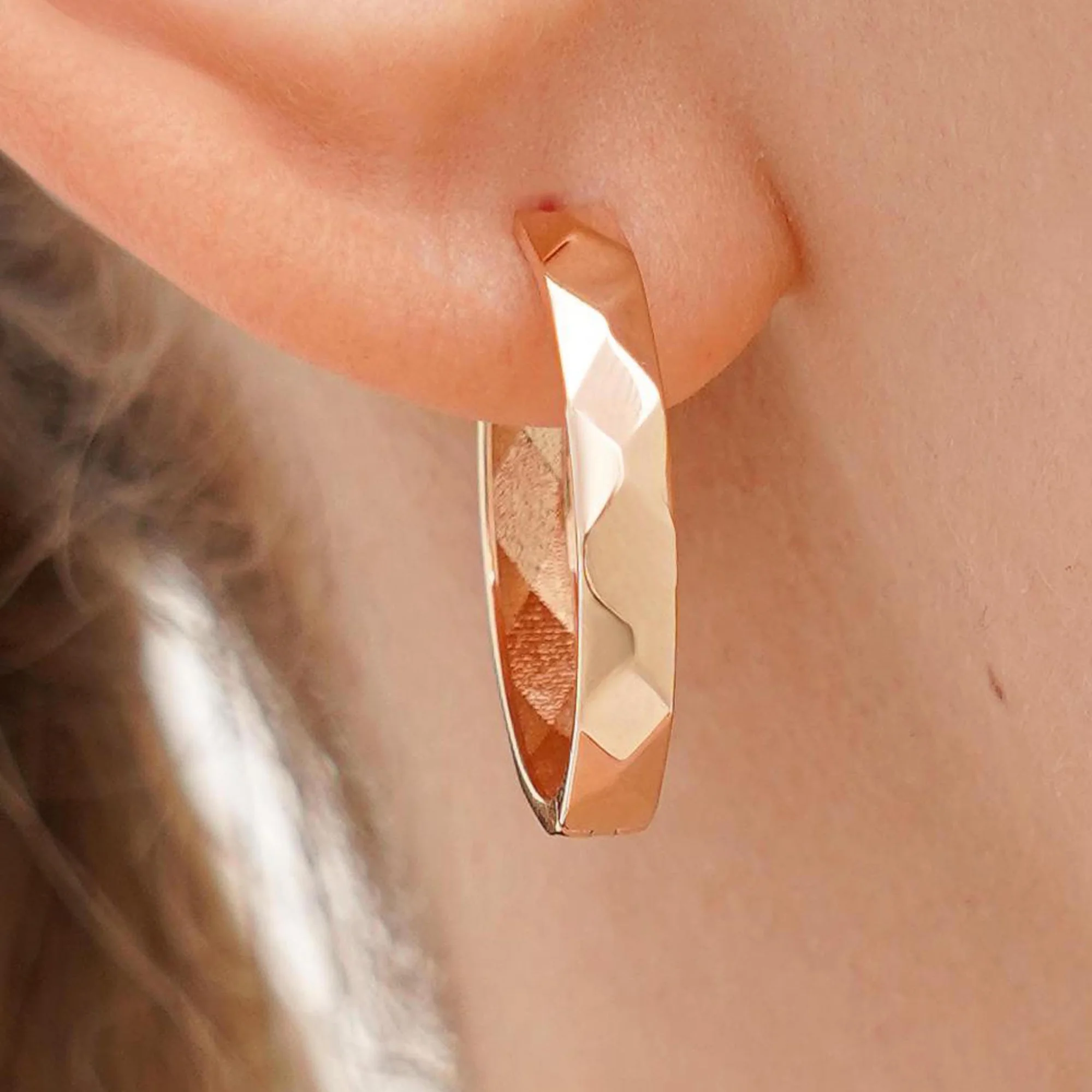 Серьги-кольца из красного золота с гранями - 1683921 - 1