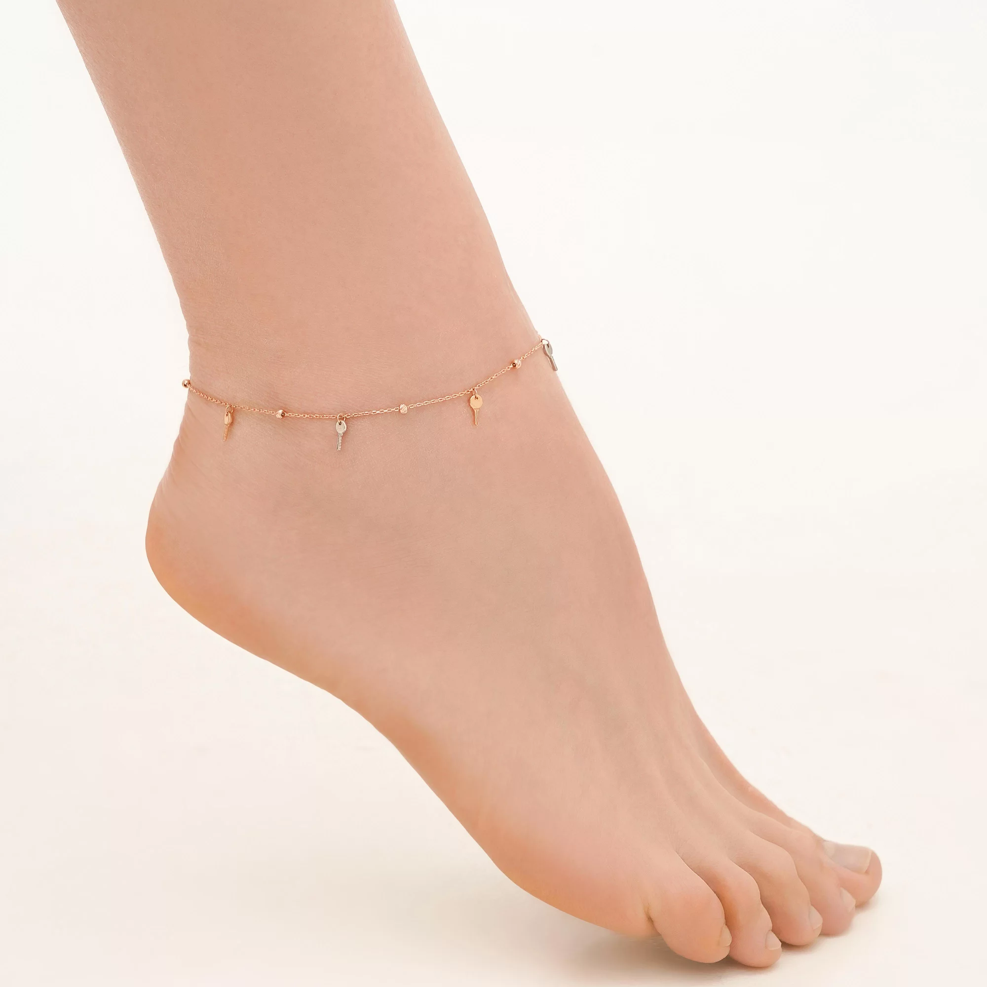 Браслет на ногу "Ключик" з комбінованого золота з підвісами - 1737826 – зображення 3