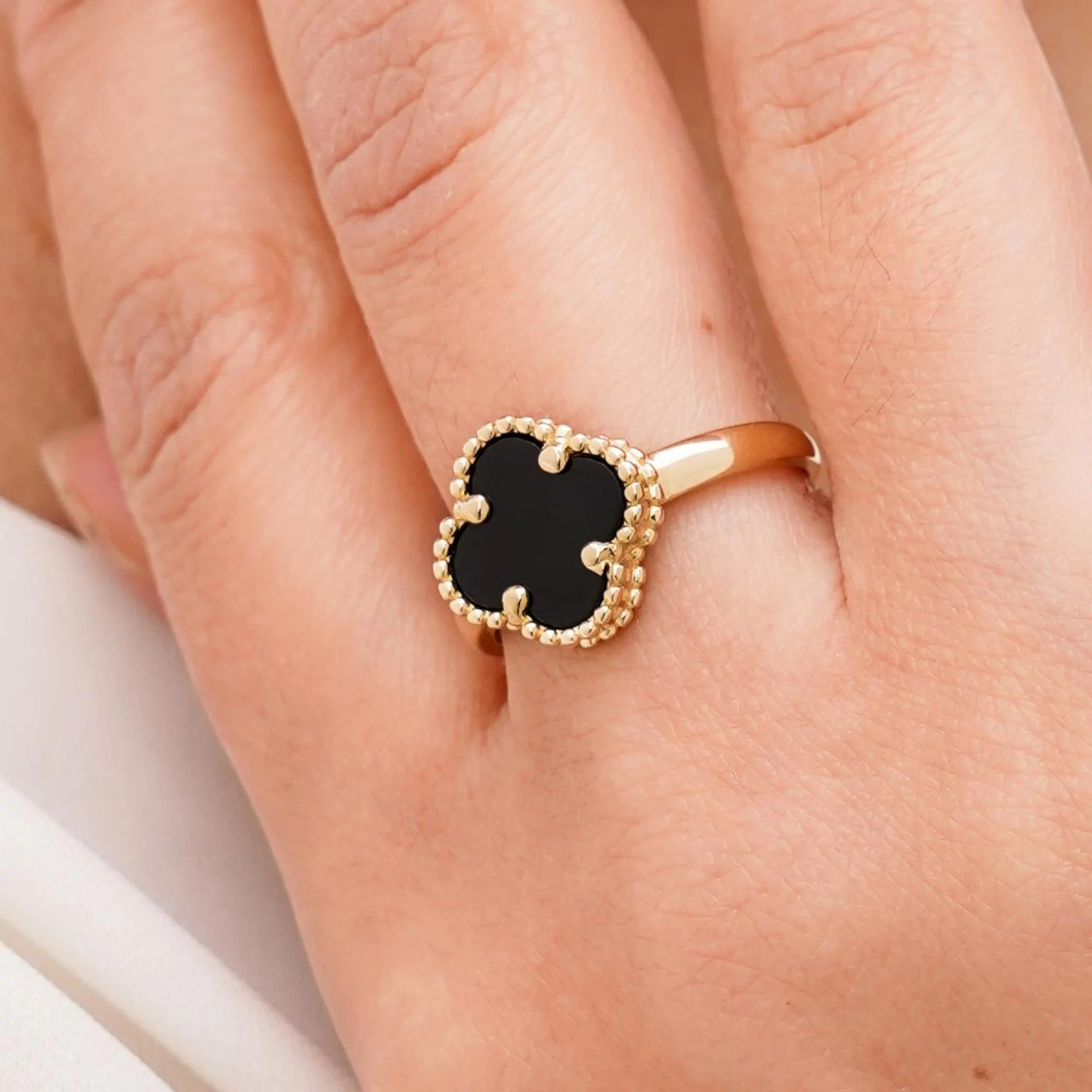 Золотое кольцо "Клевер" с ониксом - 1625537 – изображение 2
