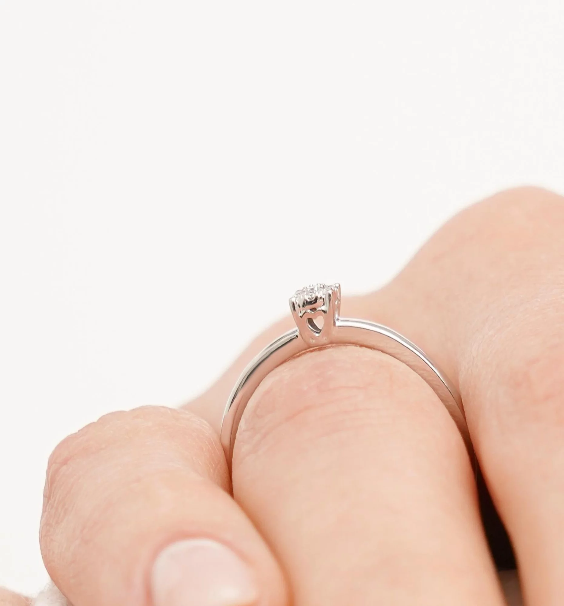 Помолвочное кольцо с бриллиантом из белого золота - 1726071 – изображение 3