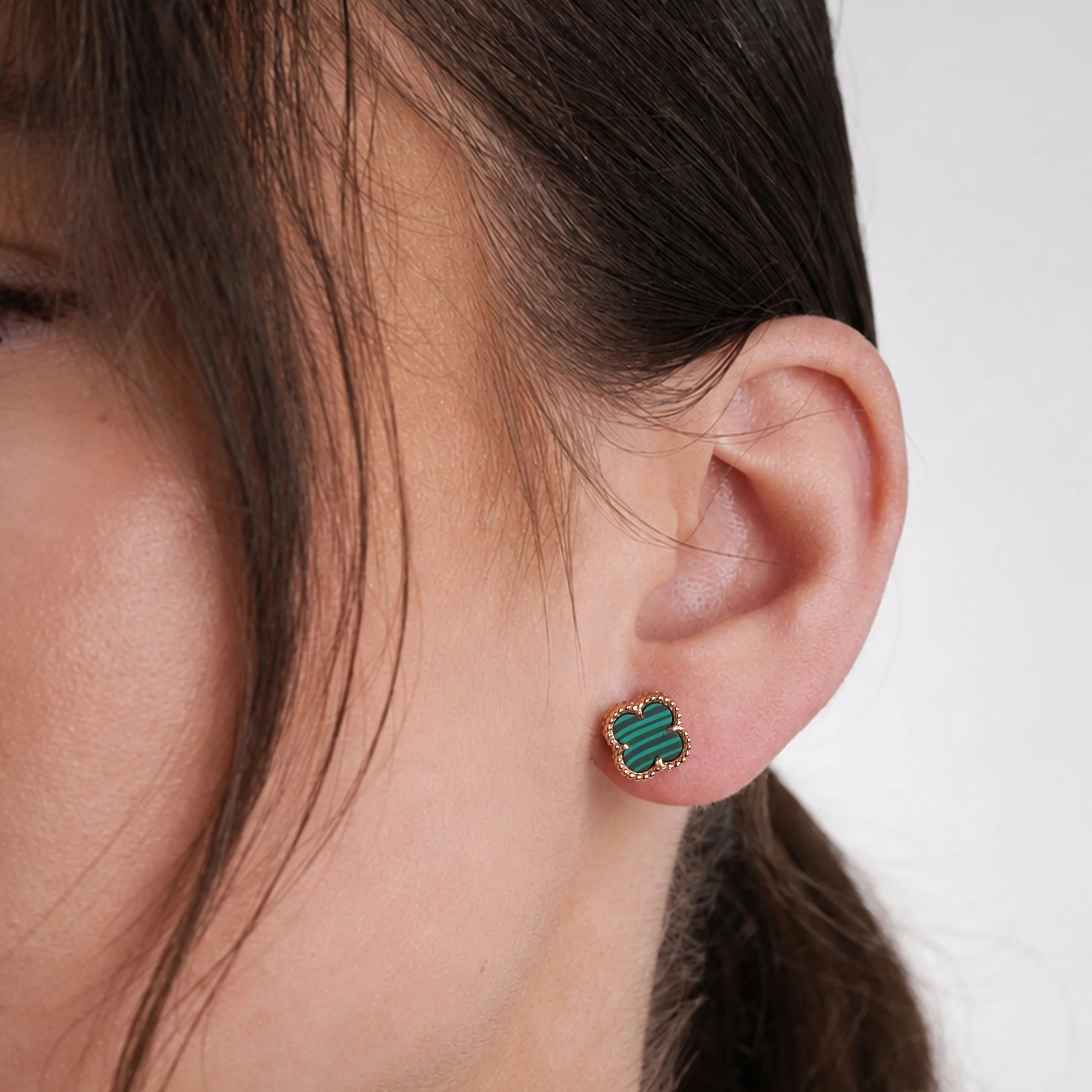 Сережки-пусети "Конюшина" з червоного золота та малахітом - 1541270 - 1