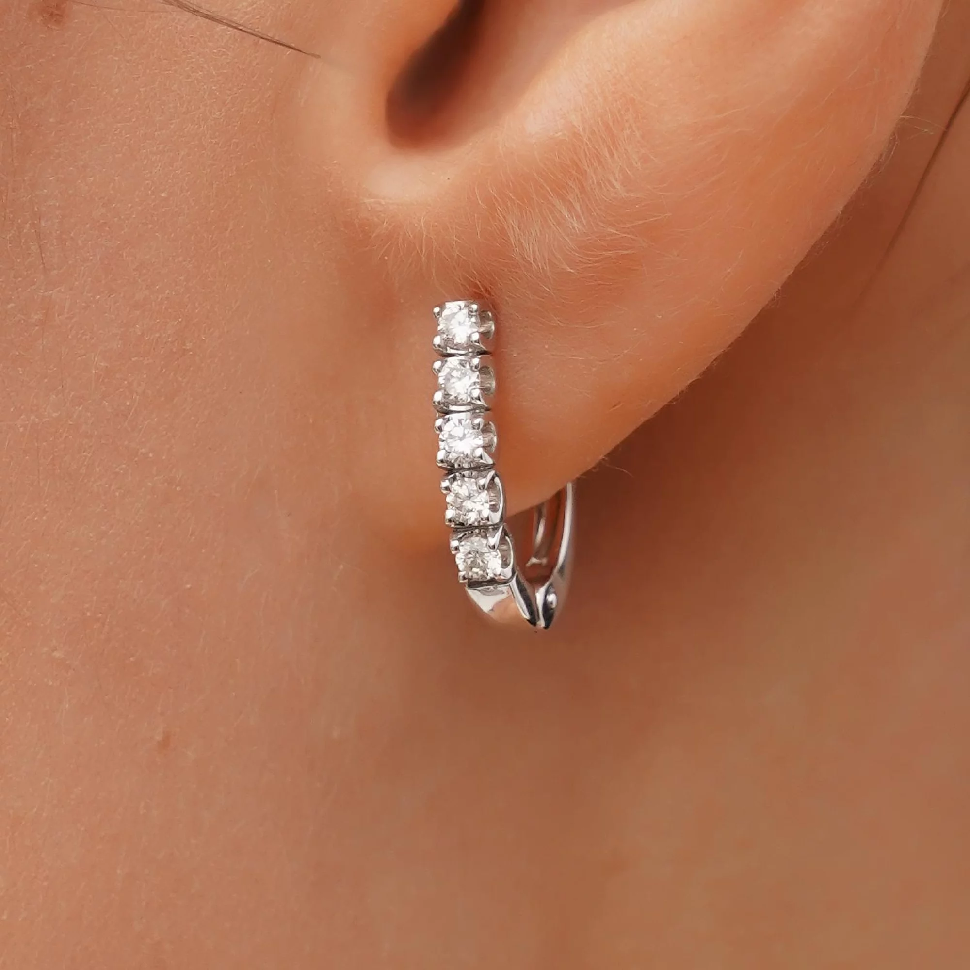 Сережки з білого золота з доріжкою діамантів - 1542736 – зображення 2