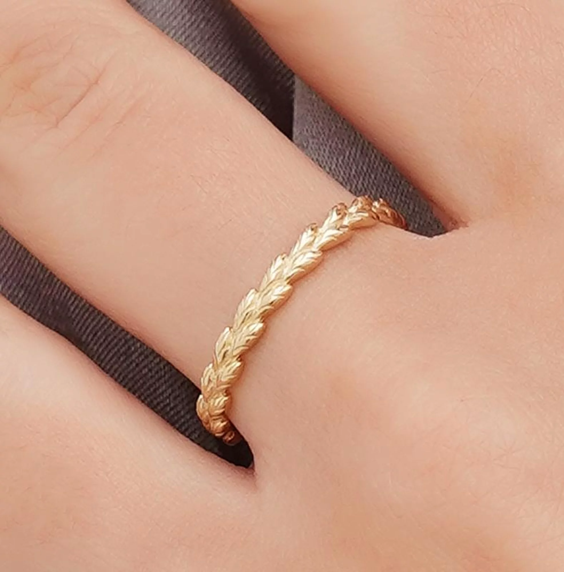 Тонкое кольцо из лимонного золота "Колосок" - 1690067 – изображение 2