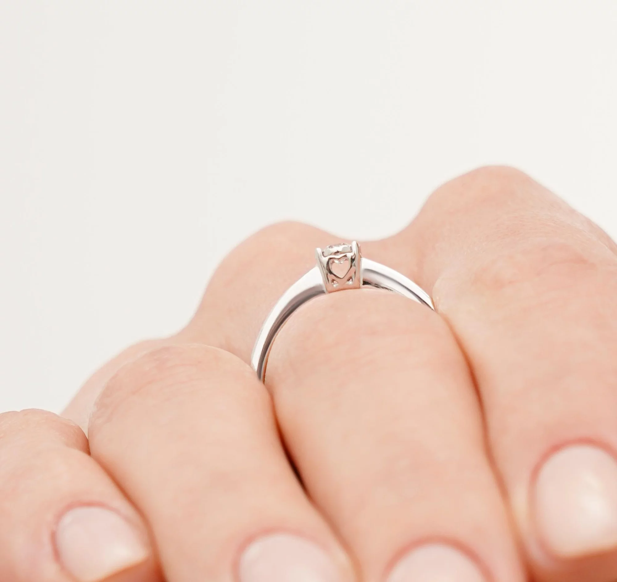 Кольцо для помолвки золотое с бриллиантом - 1669249 – изображение 4