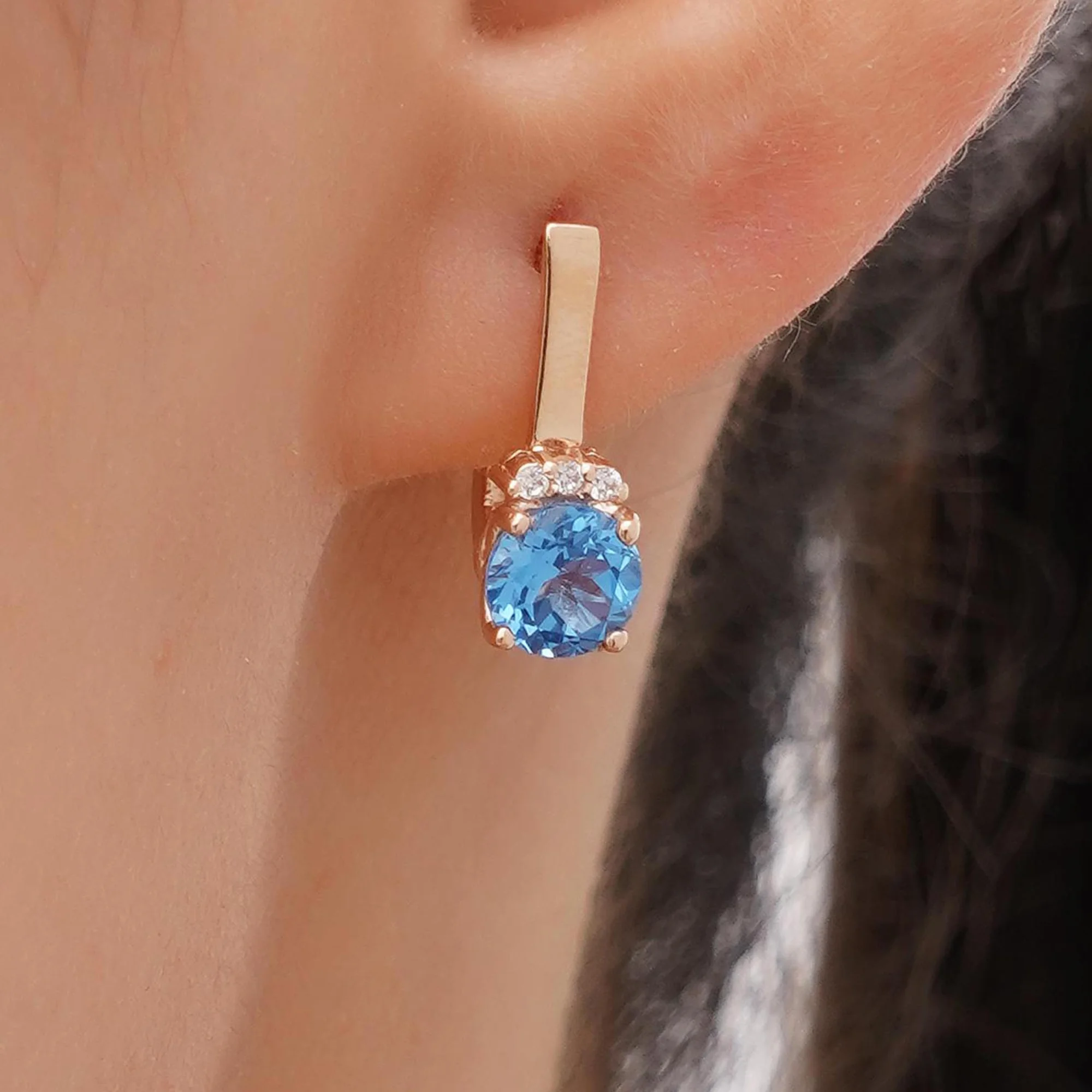 Сережки из красного золота с топазом свисс и фианитами - 1687877 - 1