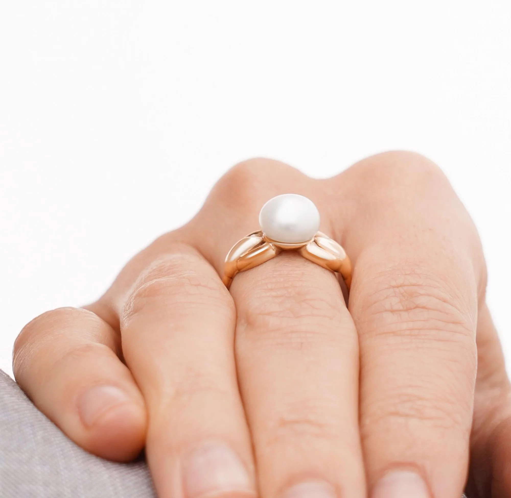 Классическое кольцо с жемчужиной из красного золота - 1614901 – изображение 4