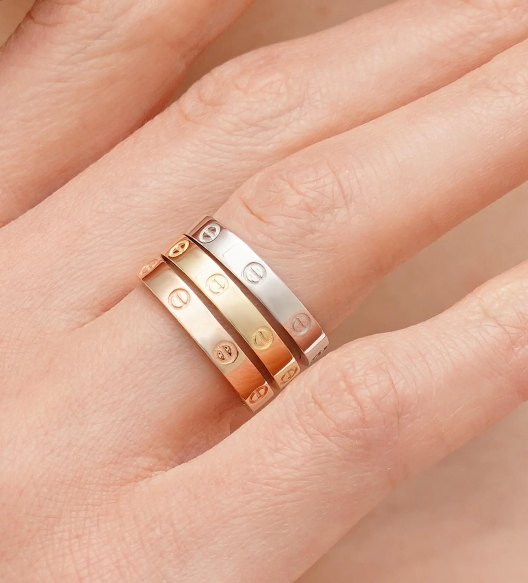 Тройное кольцо "Love" из комбинированого золота - 1581367 – изображение 2