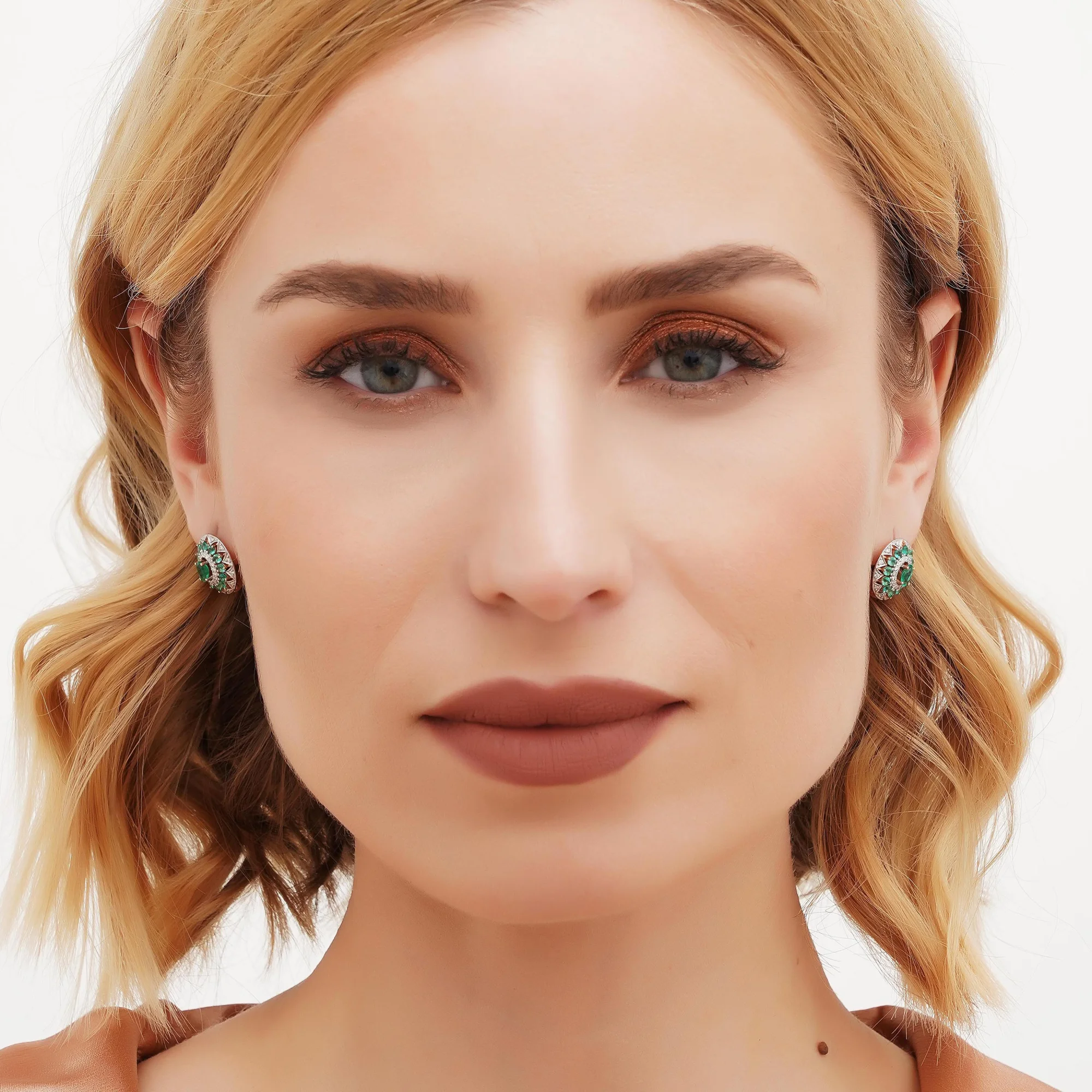 Сережки с изумрудами и бриллиантами из комбинированного золота - 1727005 - 3