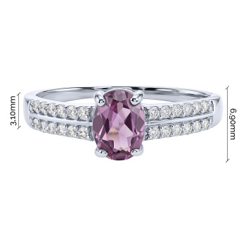 Серебряное кольцо с александритом и дорожками из фианитов - 2287806
