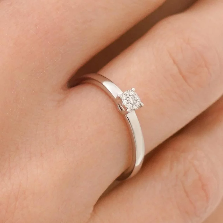 Каблучка для заручин з діамантом із білого золота. Артикул К341136005б: ціна, відгуки, фото – купити в інтернет-магазині AURUM