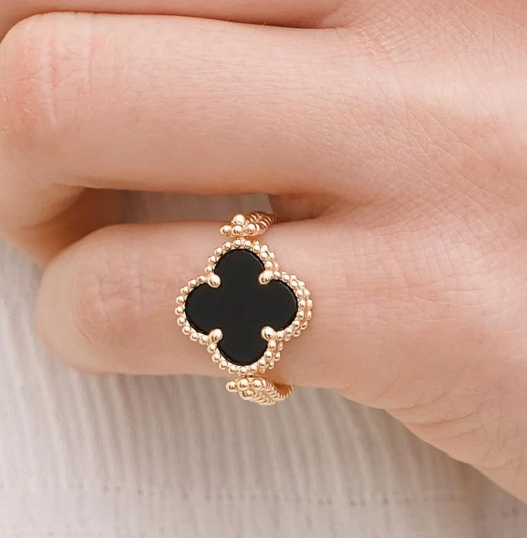 Двухстороннее кольцо из красного золота "Клевер" с ониксом и фианитом. Артикул 215427301b: цена, отзывы, фото – купить в интернет-магазине AURUM
