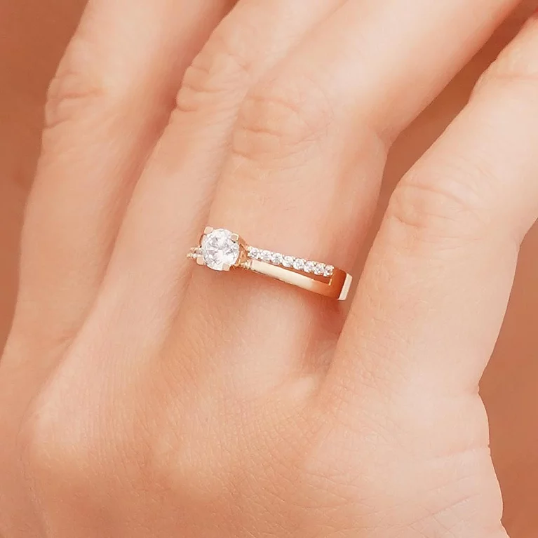 Помолвочное кольцо из красного золота с фианитами. Артикул 156354: цена, отзывы, фото – купить в интернет-магазине AURUM