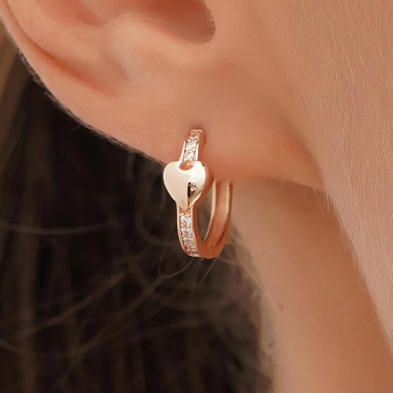 Сережки-кольца "Сердечко" из красного золота с фианитами. Артикул 1091427: цена, отзывы, фото – купить в интернет-магазине AURUM