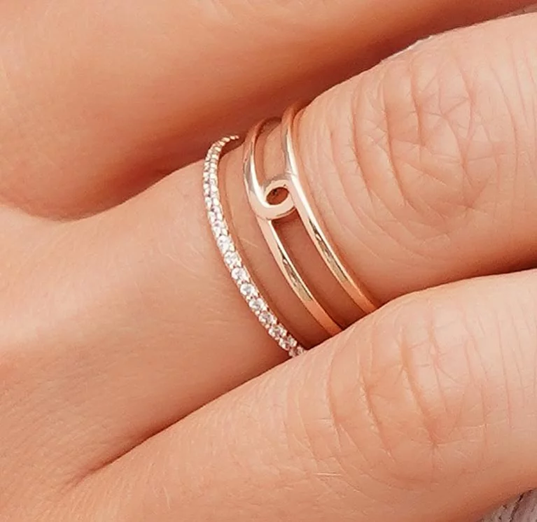 Двойное кольцо из красногго золота с фианитами. Артикул ЗЛК-0304: цена, отзывы, фото – купить в интернет-магазине AURUM