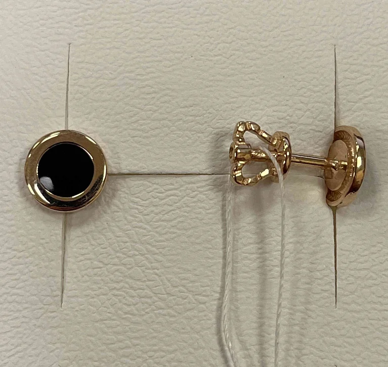 Сережки-гвоздики з емаллю у червоному золоті - 778931