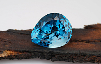Ювелирная магия топазов London Blue