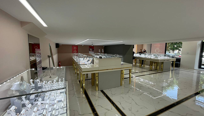 Ювелірний бутік AURUM, вул. Беринди, 3