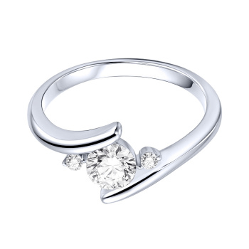 Серебряное кольцо с фианитами - 2279900