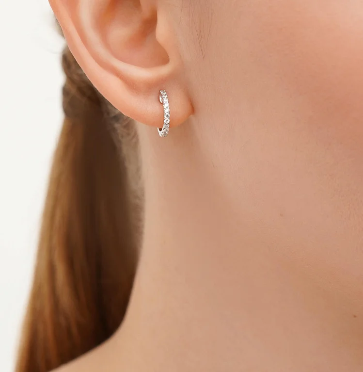 Серьги-кольца с дорожкой из бриллиантов в белом золоте - 1670371