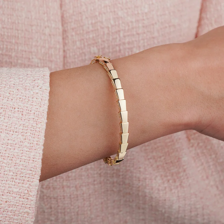 Жесткий браслет "Змея" в красном золоте с фианитами - 2217863