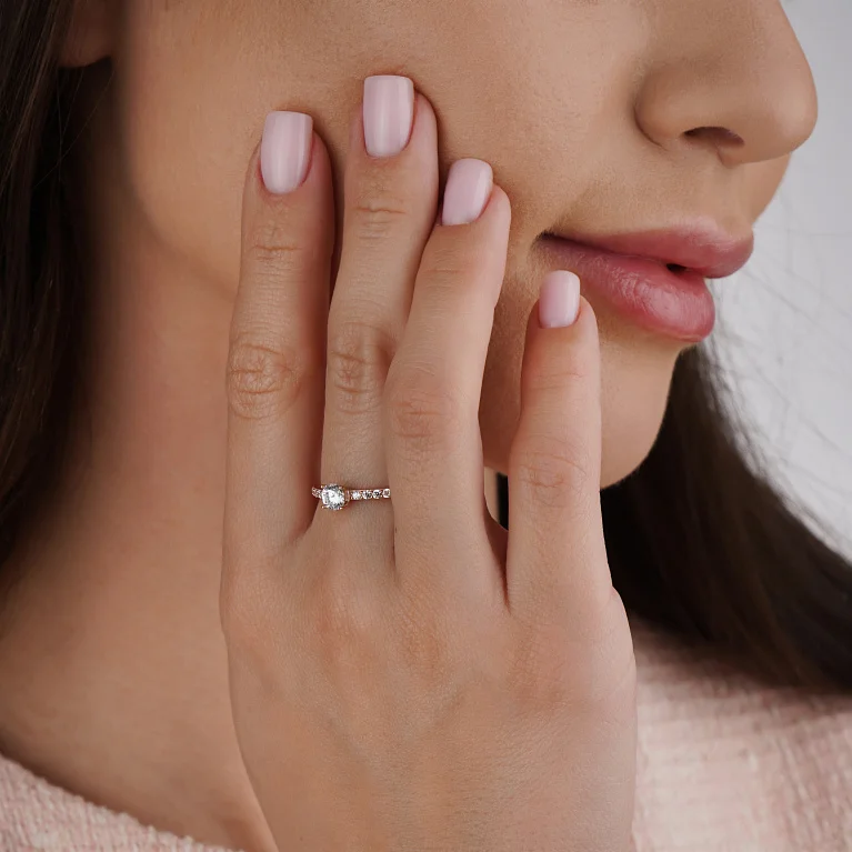 Каблучка у червоному золоті з фіанітами - 2220249