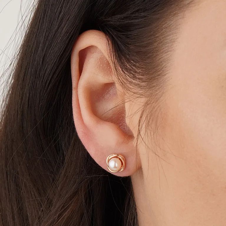 Сережки-гвоздики с жемчугом из красного золота - 959505