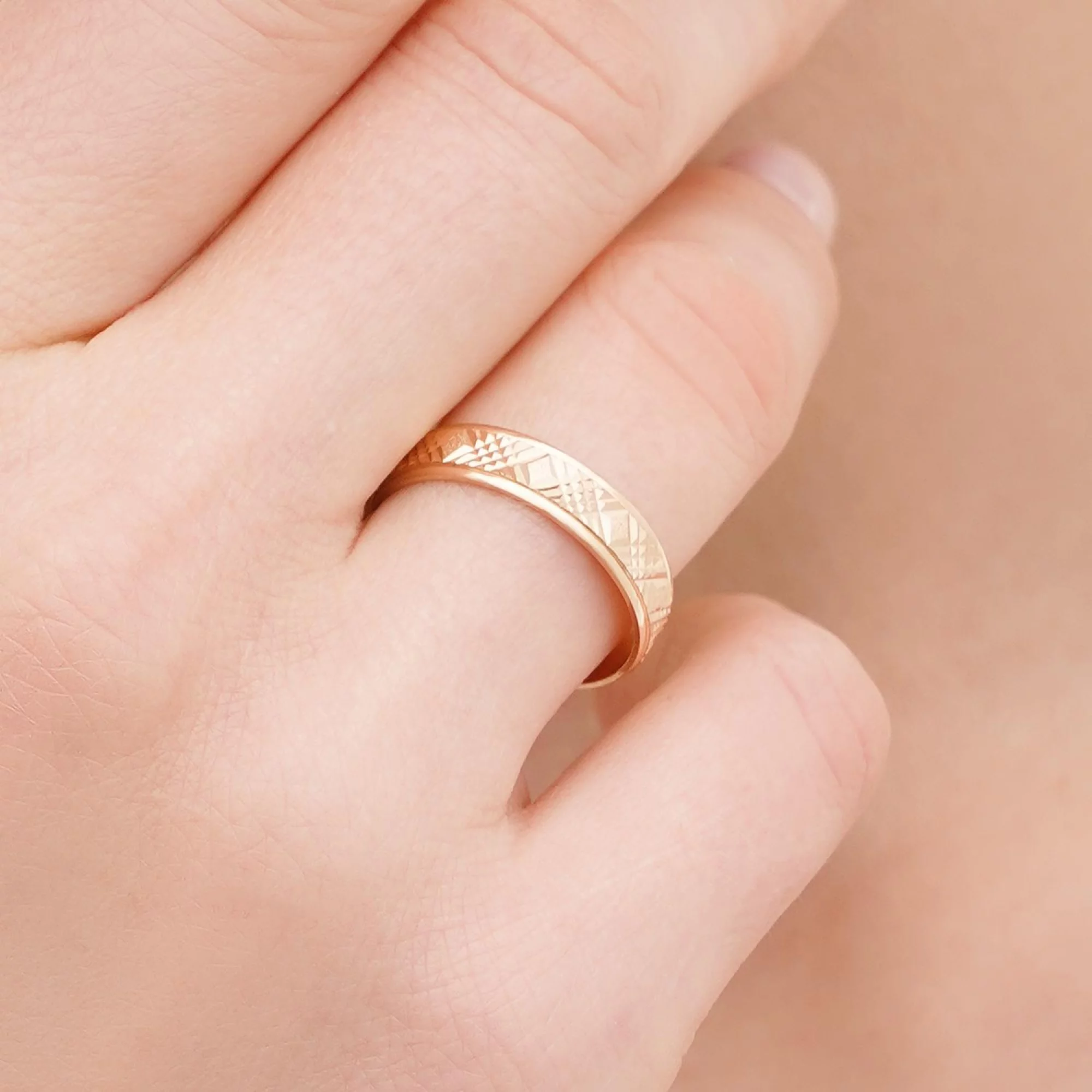Обручальное кольцо из красного золота з алмазной гранью - 1738245 – изображение 1