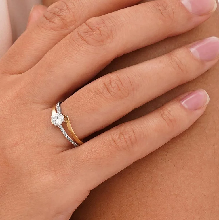 Двойное кольцо для помолвки из красного золота с фианитами. Артикул 700021: цена, отзывы, фото – купить в интернет-магазине AURUM